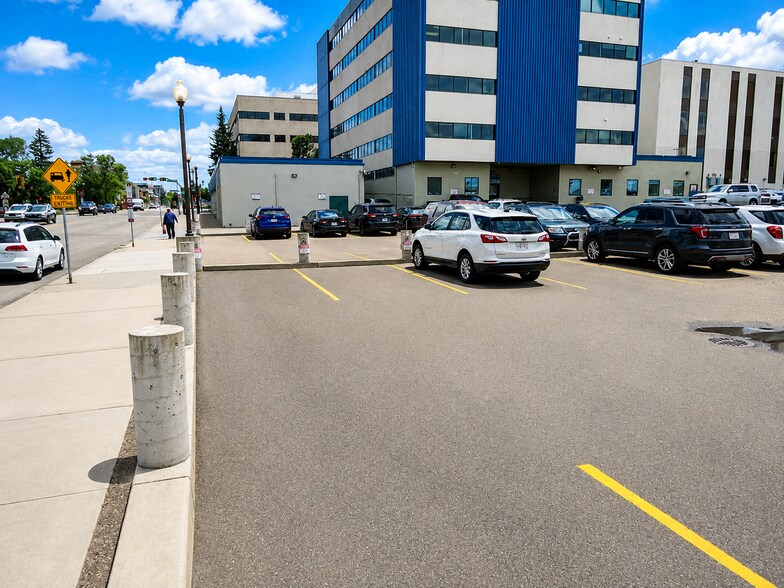 More Photos Of 4826 50 St, Red Deer Office For Sale