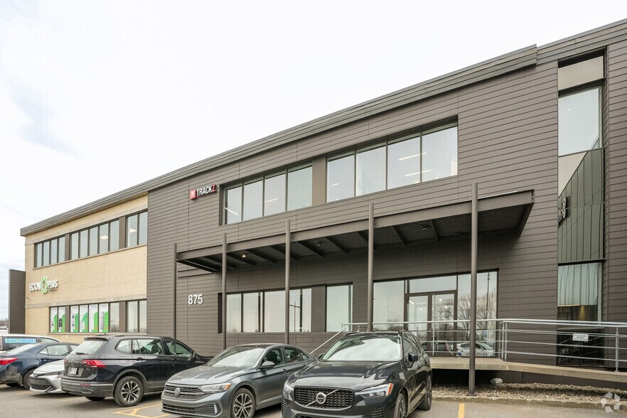 More Photos Of 875 Boul Charest O, Québec Office For Sale