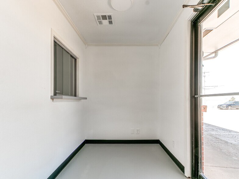 More Photos Of 7030 W Wilshire Blvd, Oklahoma City Storefront Retail Office For Lease