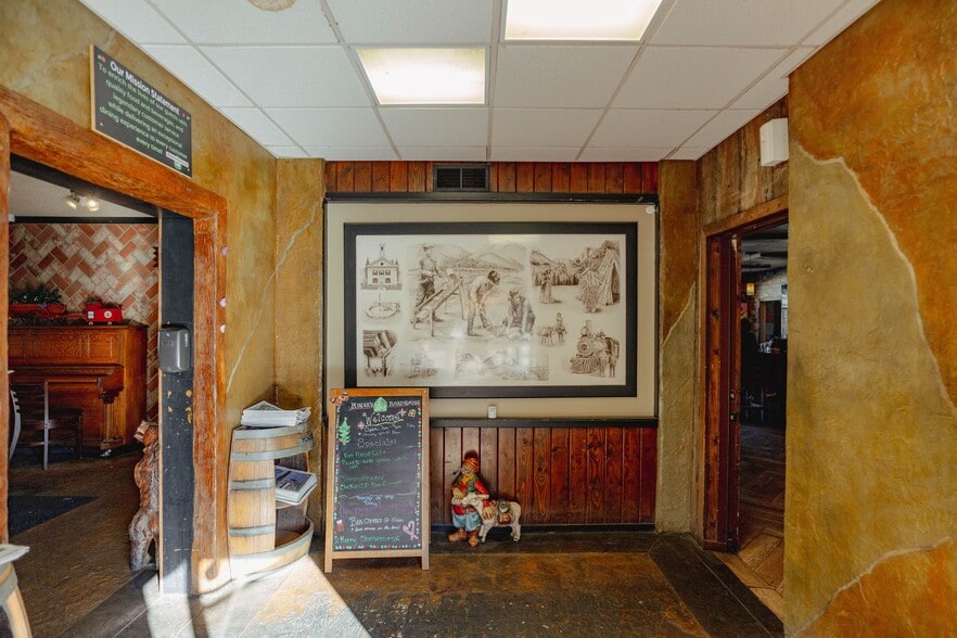 More Photos Of 5159 CA-140, Mariposa General Retail For Sale