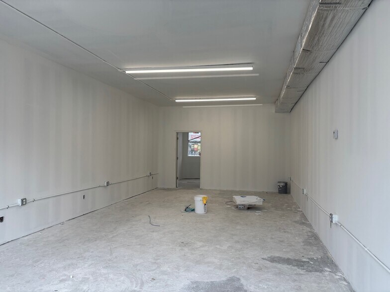 More Photos Of 1939-1945 New York Ave, Huntington Station Unknown For Lease