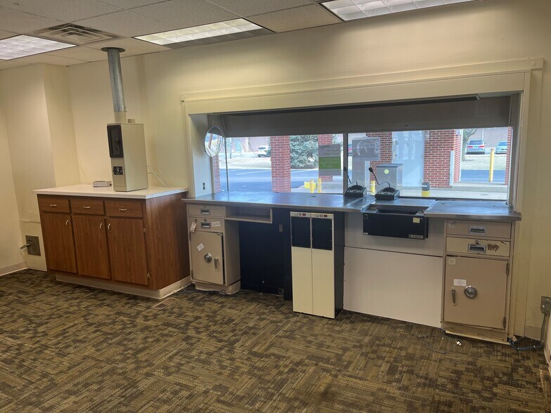 More Photos Of 28538 Oregon Rd, Perrysburg Bank For Lease