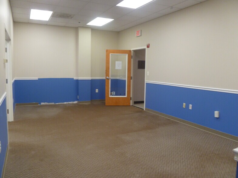 More Photos Of 9110 Railroad Dr, Manassas Park Medical For Lease