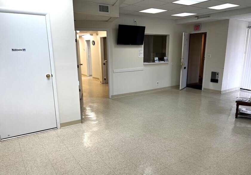 More Photos Of 116 Broadway, Amityville Office For Lease