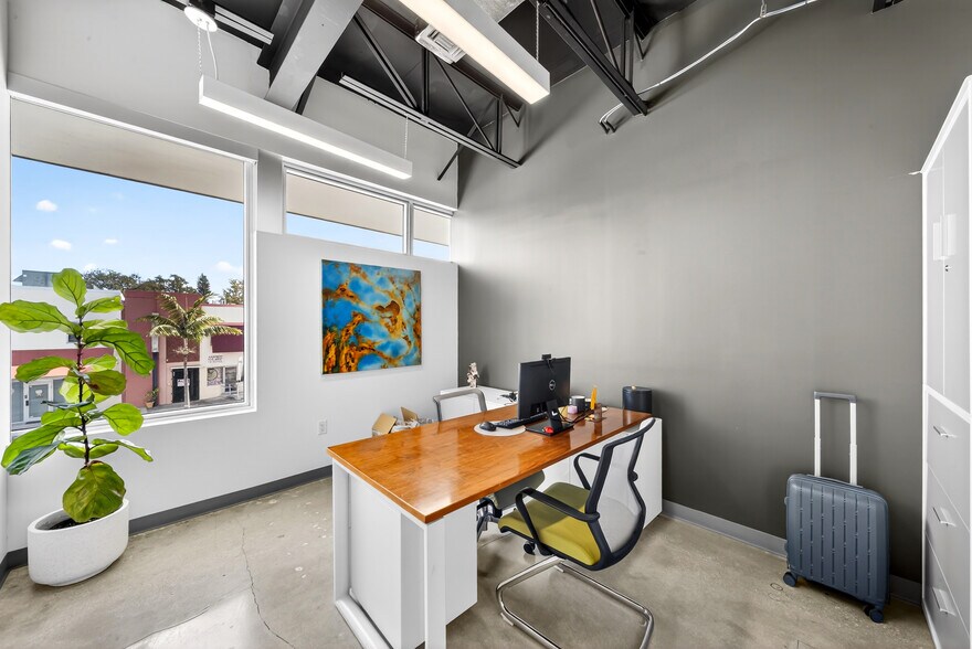 More Photos Of 7630 Biscayne Blvd, Miami Office For Lease