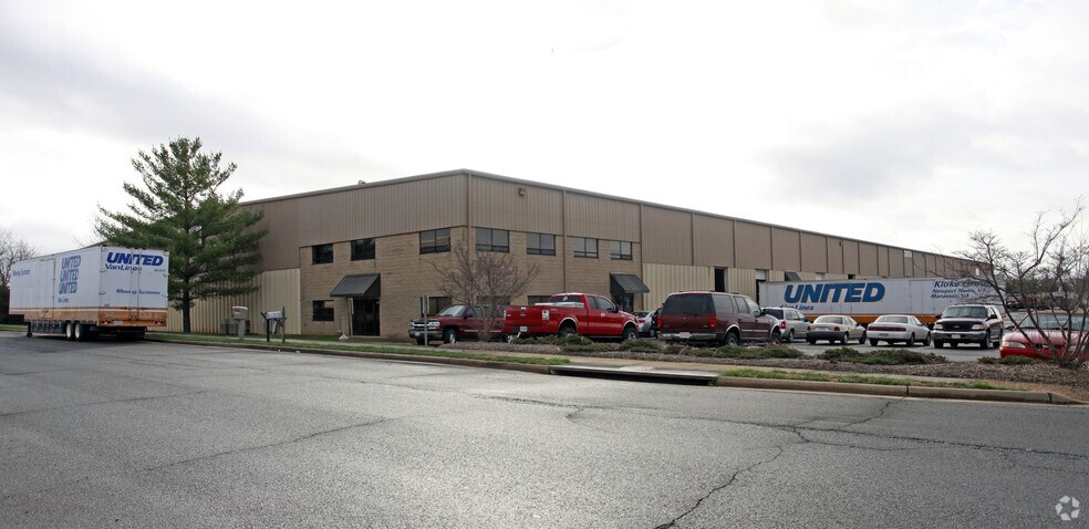 More Photos Of 10902-10904 Carolina Dr, Manassas Warehouse For Lease