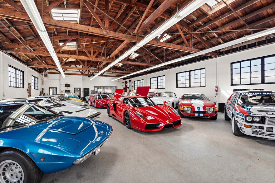 More Photos Of 110-118 E 16th St, Costa Mesa Industrial For Sale