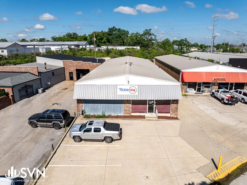 Primary Photo Of 1051 Goodwin Dr, Lexington Warehouse For Sale