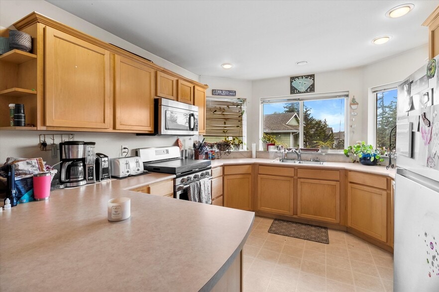 More Photos Of 344 E Bellis Fair Pky, Bellingham Apartments For Sale