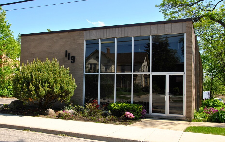 Primary Photo Of 117 E Palatine Rd, Palatine Unknown For Lease