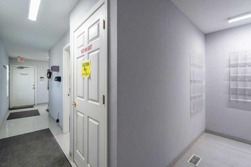 More Photos Of 22 Professional Park Dr, Maryville Office For Lease