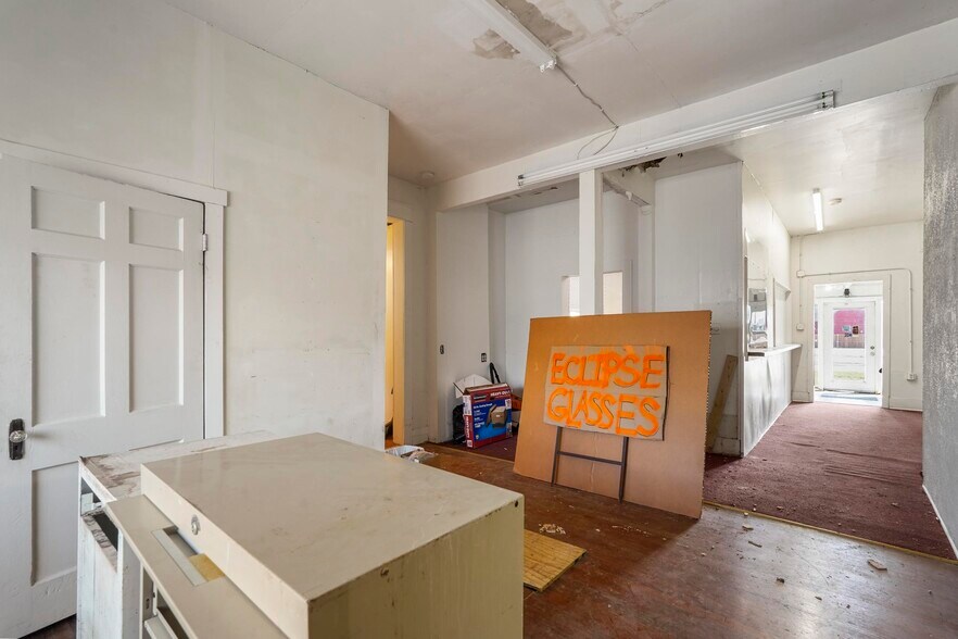More Photos Of 505 S Washington St, Kaufman Storefront Retail Office For Sale