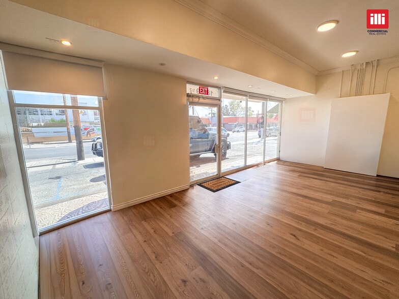 More Photos Of 18159-18161 Parthenia St, Northridge Freestanding For Lease