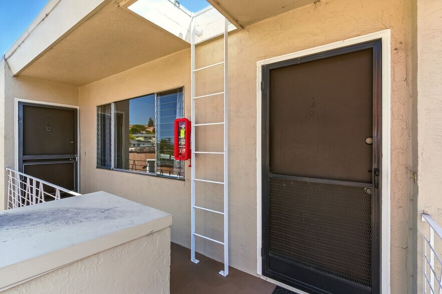 More Photos Of 498 Capital St, Oakland Apartments For Sale