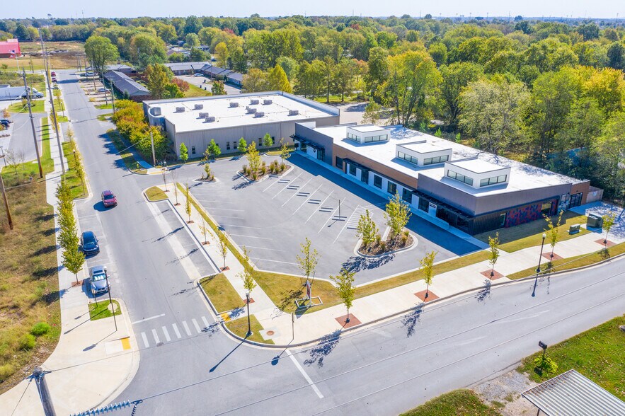 More Photos Of 1003 S Main St, Bentonville Office For Lease