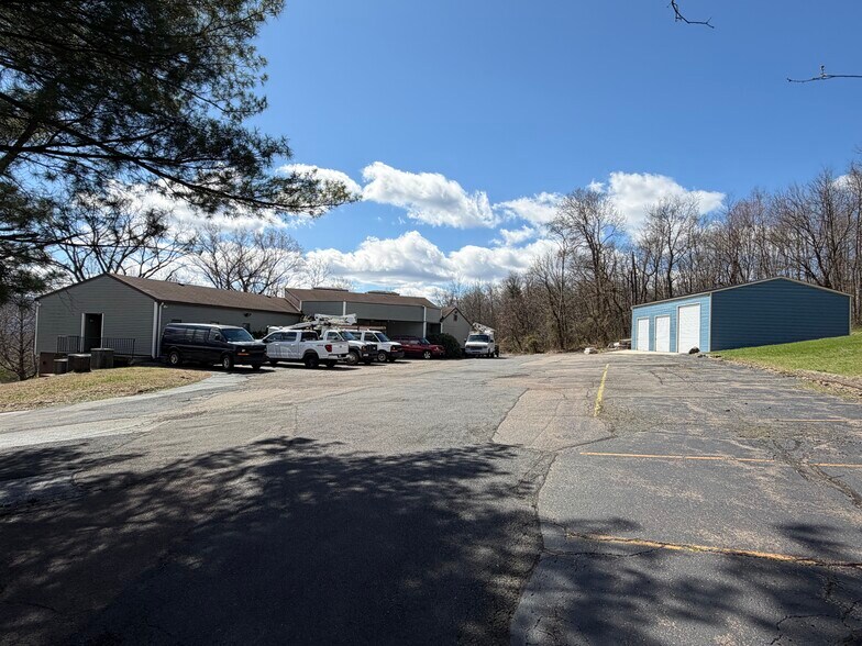 More Photos Of 104 Woodward Hill Rd, Edwardsville Office For Sale