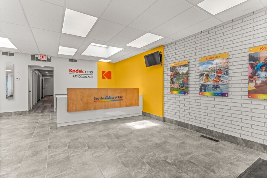 More Photos Of 18120 Mack Ave, Grosse Pointe Storefront Retail Office For Sale