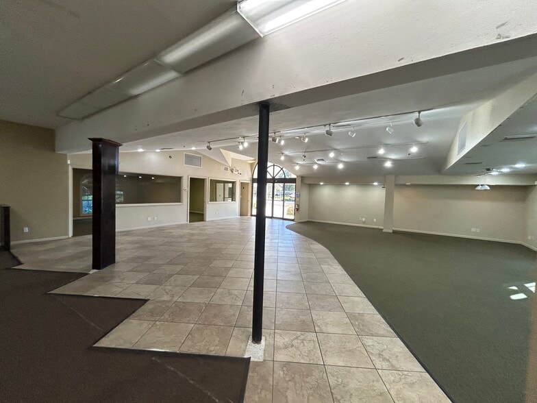 More Photos Of 5484 Rattlesnake Hammock Rd, Naples Freestanding For Lease