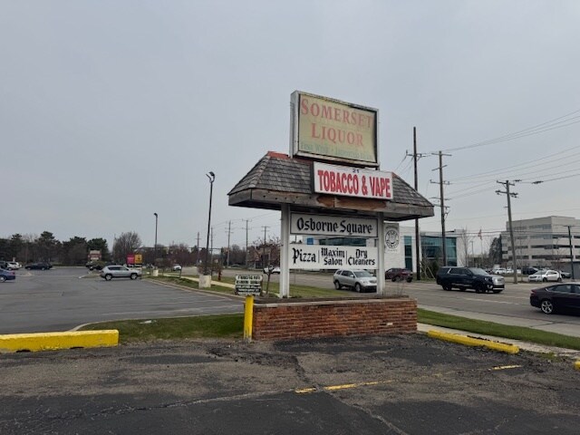 More Photos Of 3065-3095 Crooks Rd, Troy Freestanding For Lease