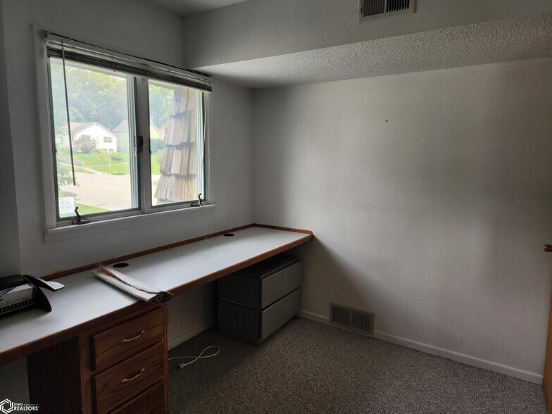 More Photos Of 106 E 7th St, Atlantic Office For Sale