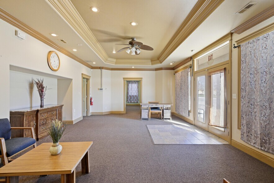 More Photos Of 2307 Missouri Ave, Carthage Light Distribution For Sale