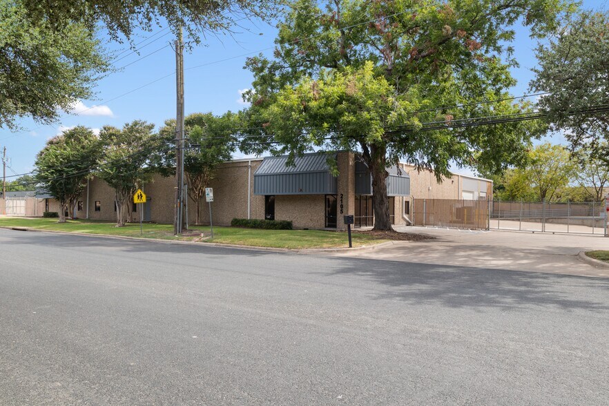 More Photos Of 2020 Rutland Dr, Austin Unknown For Lease