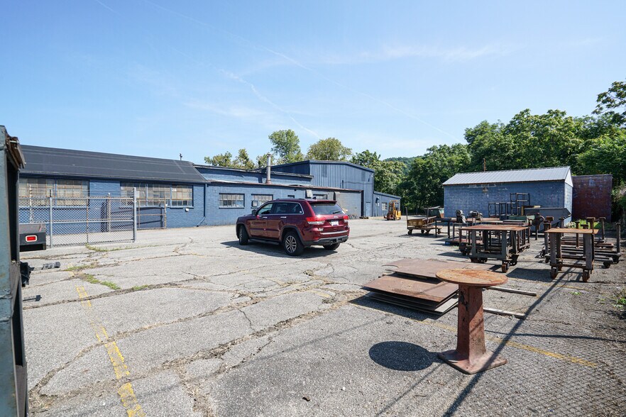 More Photos Of 1702 Wheeling Ave, Glen Dale Manufacturing For Sale