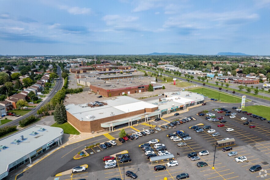 More Photos Of 8200-8230 Boul Taschereau, Brossard Storefront For Lease