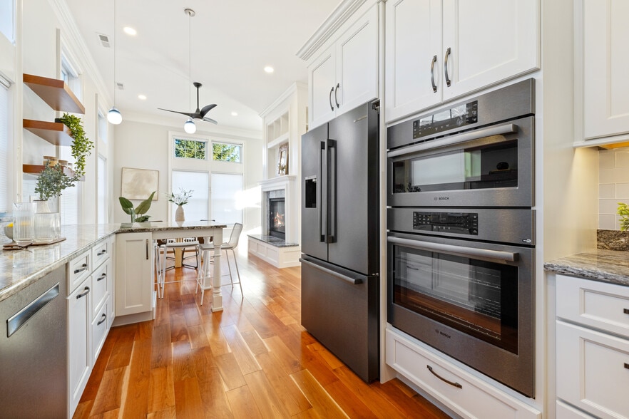 More Photos Of 25 Carlisle Rd, Westford Veterinarian Kennel For Sale