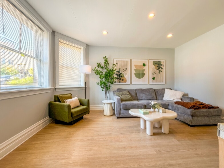 More Photos Of 2236 W Augusta Blvd, Chicago Apartments For Sale