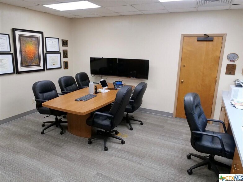 More Photos Of 1905 Leary Ln, Victoria Office For Sale