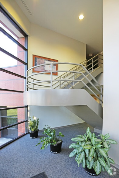 More Photos Of 600 E Court Ave, Des Moines Medical For Lease