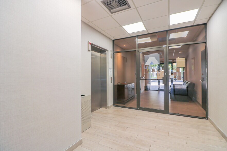 More Photos Of 501 Golden Isles Dr, Hallandale Beach Office For Lease