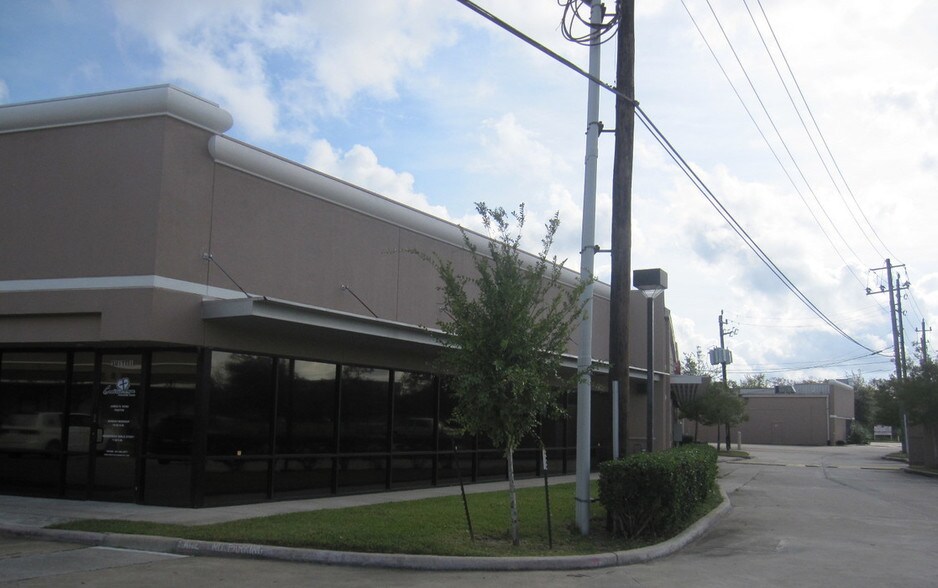 More Photos Of 2514-2550 E Broadway St, Pearland Unknown For Lease