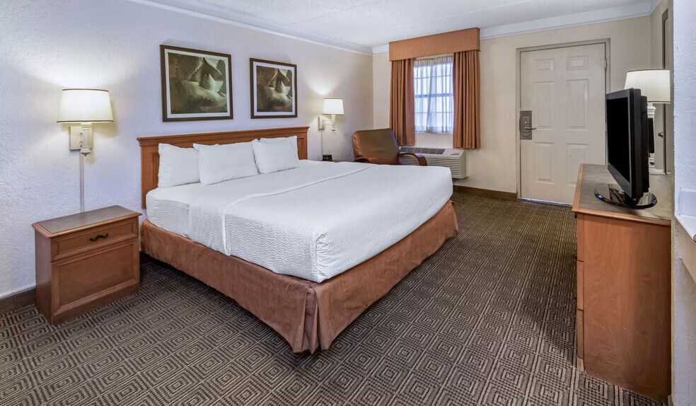 More Photos Of 6410 N Interstate 35, San Antonio Hotel For Sale