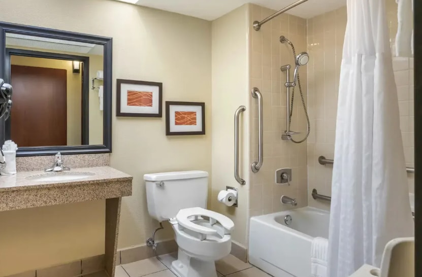 More Photos Of 4155 28th St SE, Grand Rapids Hotel For Sale