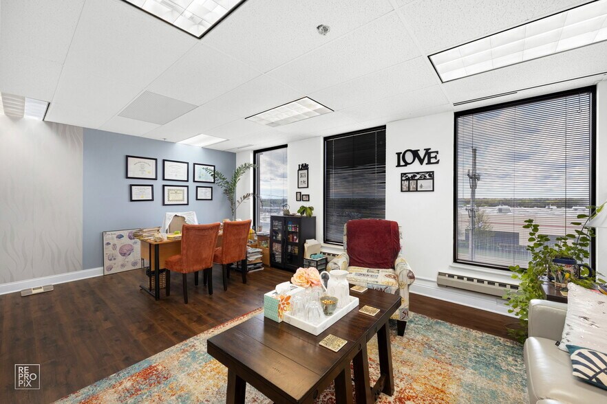 More Photos Of 17W300 22nd St, Oakbrook Terrace Medical For Lease