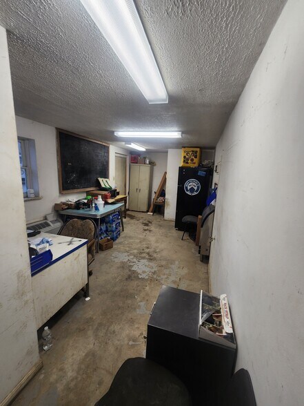 More Photos Of 217 Steedly Dr, Louisville Light Distribution For Sale