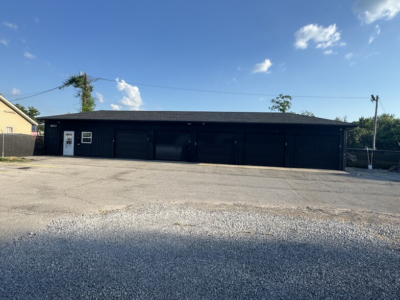 More Photos Of 405 Riverview Dr, Shelbyville Industrial For Sale