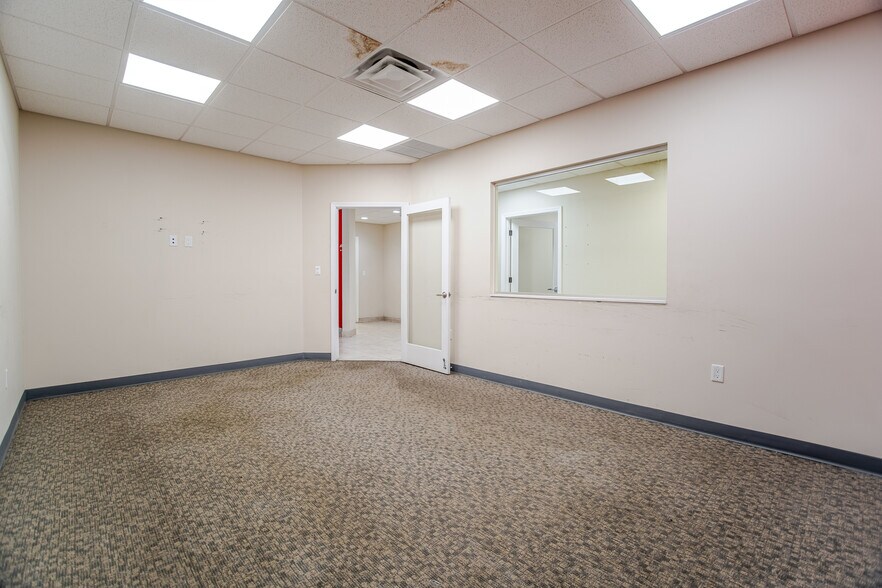 More Photos Of 1015 NW 72nd St, Miami Warehouse For Sale
