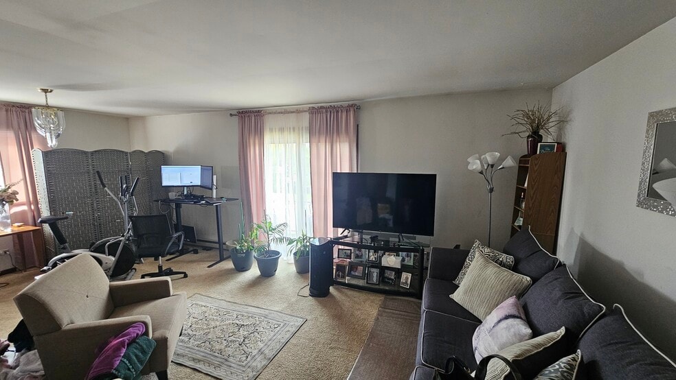 More Photos Of 18707 Burnham Ave, Lansing Office Residential For Sale