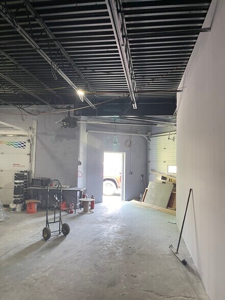 More Photos Of 83-87 Valley St, Belleville Warehouse For Lease