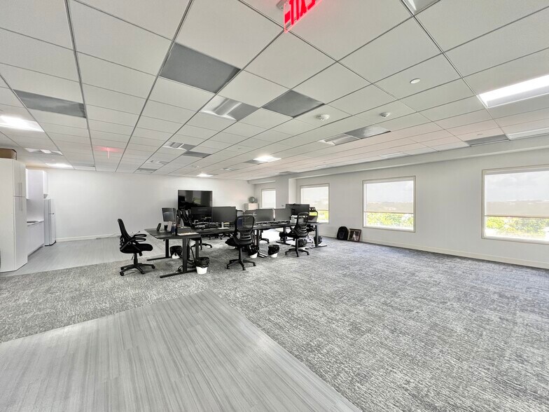 More Photos Of 800 S Douglas Rd, Coral Gables Office For Lease
