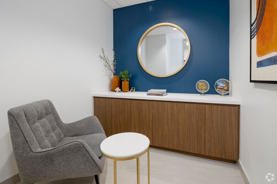 More Photos Of 2375 E Camelback Rd, Phoenix Office For Lease