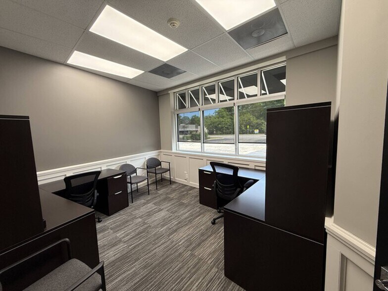 More Photos Of 777 E Algonquin Rd, Algonquin Storefront Retail Office For Lease