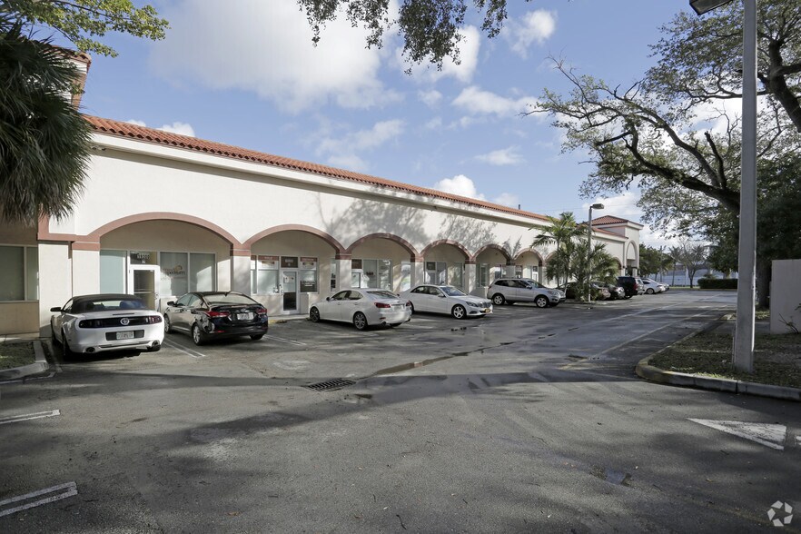 More Photos Of 19300 W Dixie Hwy, Miami Office For Lease