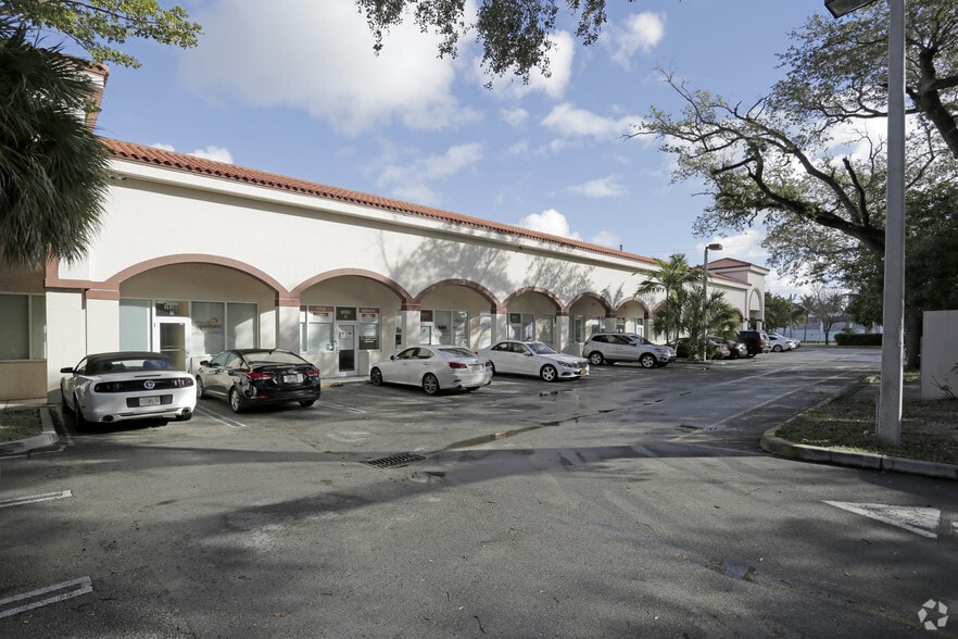 More Photos Of 19300 W Dixie Hwy, Miami Office For Lease