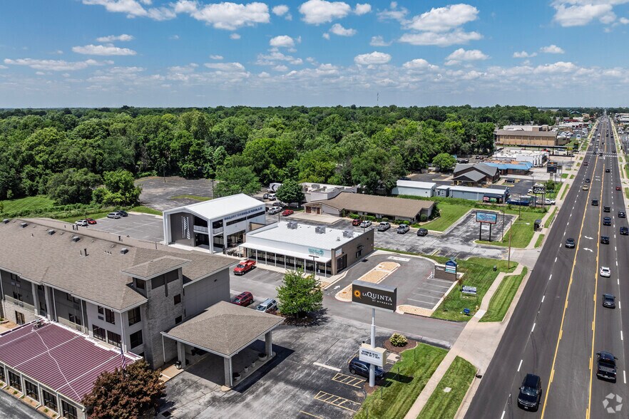 More Photos Of 2515 S Campbell Ave, Springfield General Retail For Lease