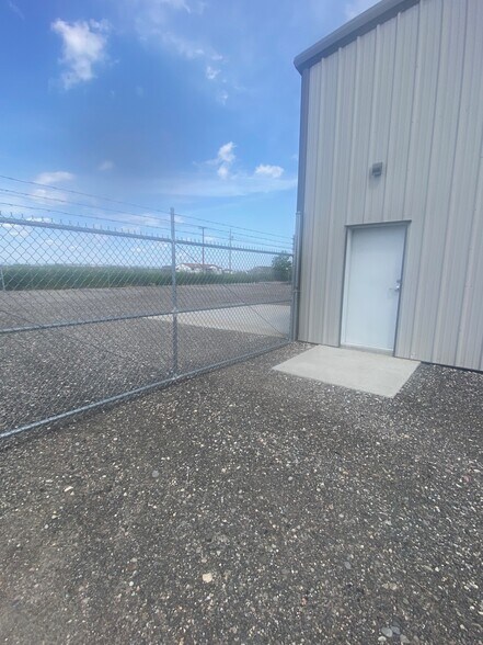 More Photos Of 7007 Cowboy Way, Billings Warehouse For Lease