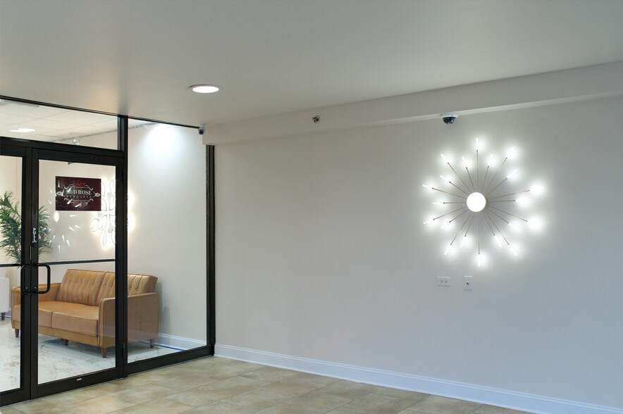 More Photos Of 1350 Lake St, Roselle Office For Lease